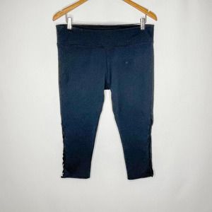 FABLETICS | Black Yoga Capris